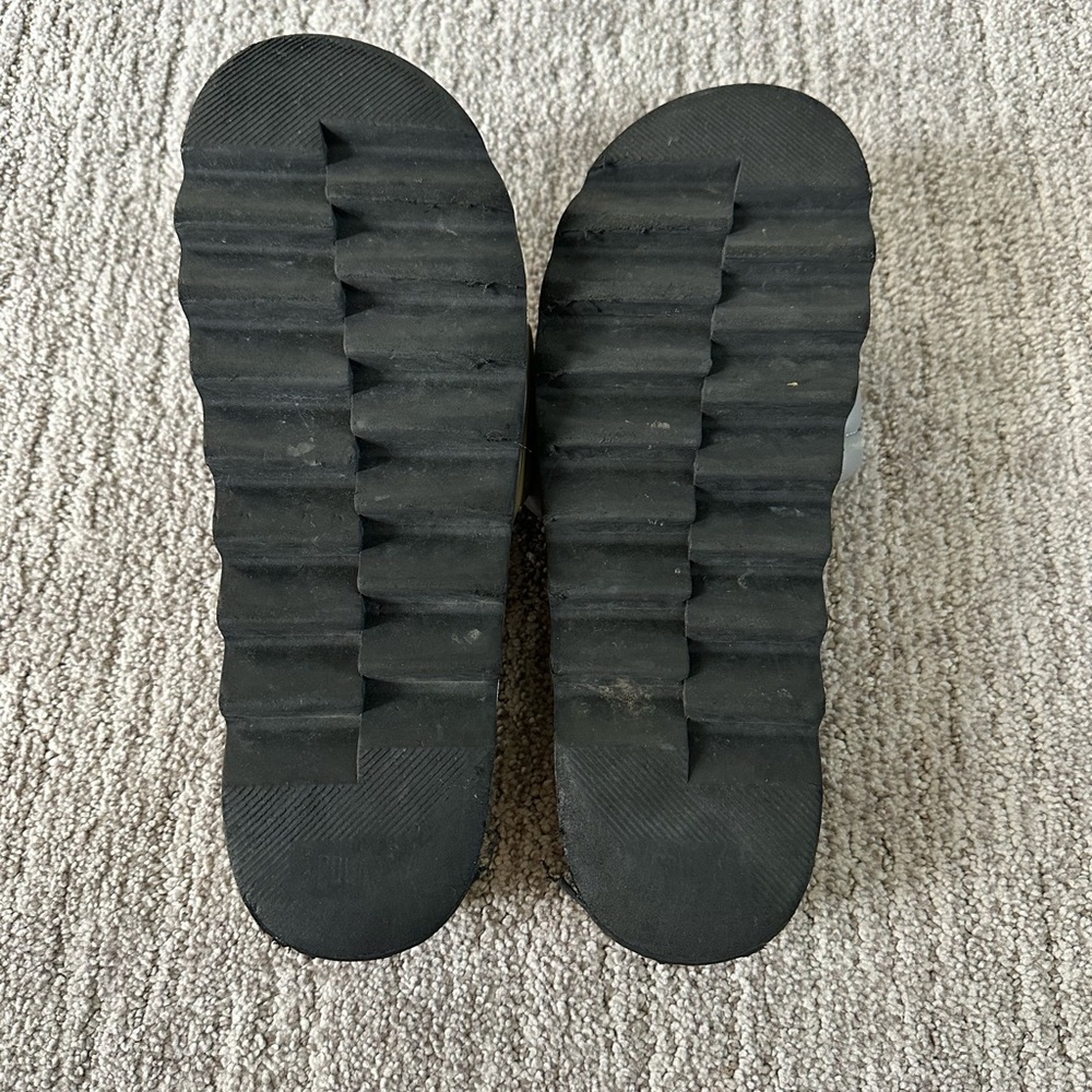 Cougar Women's Gray Slide Sandals - Picture 7 of 8